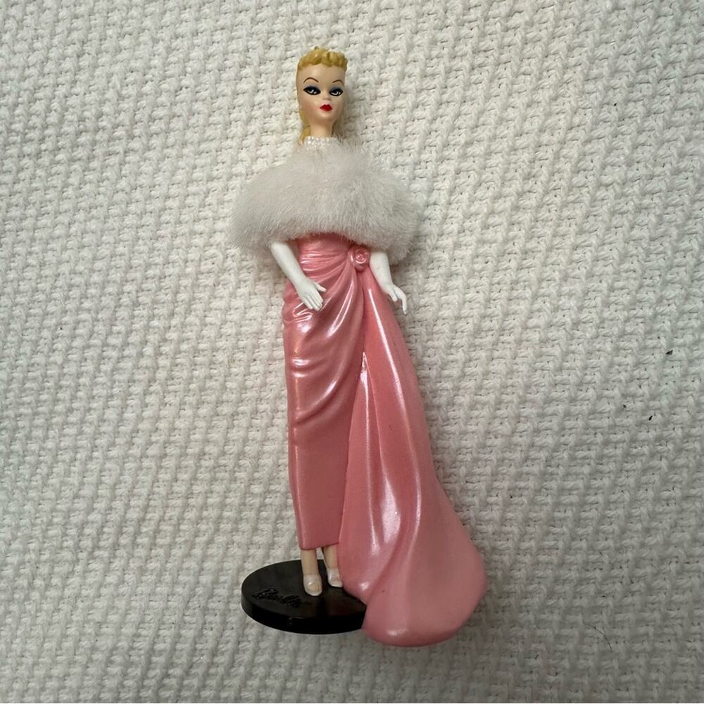 Hallmark Keepsake Ornament ~ Barbie Featuring the Enchanted Evening 1996 - Picture 2 of 10